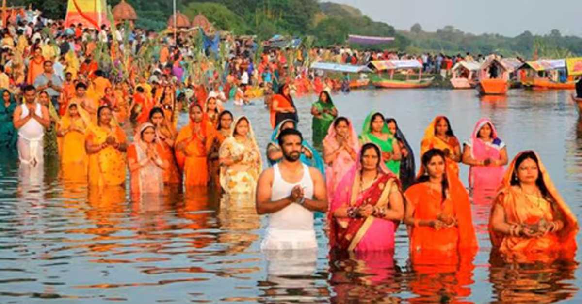 बिहार के गया में लोगों के बीच छठ पर्व की धूम